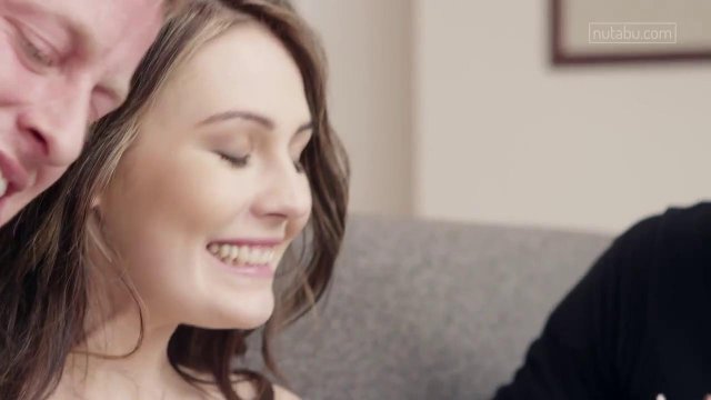 Превью Два друга подарили телочке оргазм, отымев ее по очереди в киску № 13604