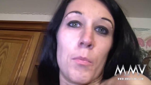 Превью Парень лижет киску зрелой бабы, пока его девушка наблюдает со стороны № 15028