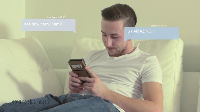 Превью Брюнетка позвала парня в гости, чтобы поскакать на его члене № 15442