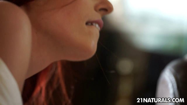 Превью Девка вставила два пальца в вагину и умело довела себя до экстаза № 16178