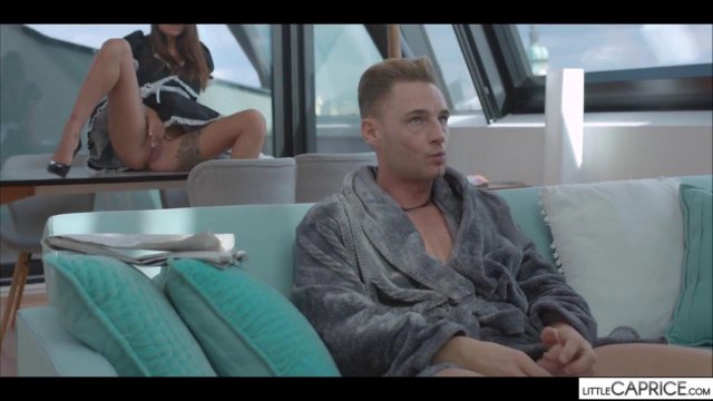 Превью Мужик с большим членом жарко отымел горничную в киску № 35641