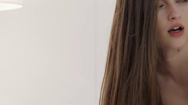 Парень любит трахать раком свою подругу в чулках