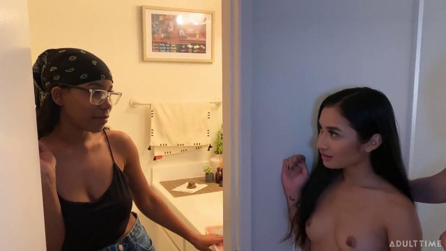 Превью Лесбиянки устроили себе свидание с жаркой мастурбацией с игрушками № 35738