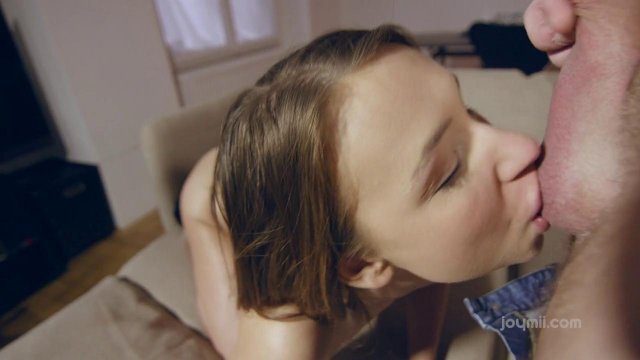 Превью Романтический секс влюбленной пары на большой кровати № 35780