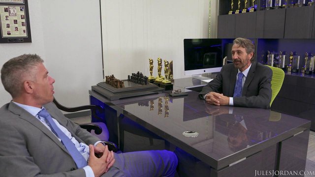 Превью Два мужика отымели секретаршу двойным проникновением после переговоров № 35784