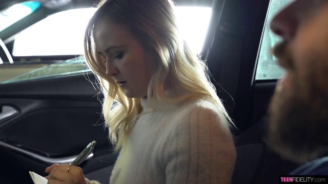 Превью Брутальный мачо дрючит киску блондинки в разных позах № 35795