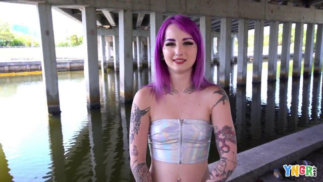 Превью Парень уговорил телку на отсос на улице и жаркий секс у него дома № 35806