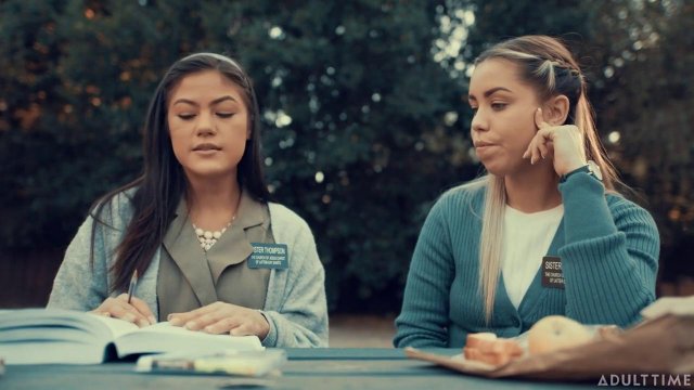 Превью Азиатка так страстно делает куни, что лесбиянка кончает от кайфа № 35838