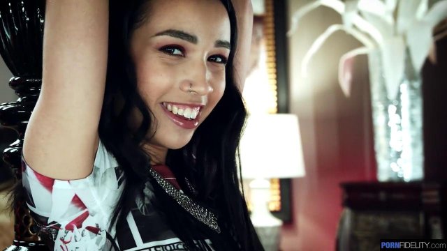 Превью Лысый мужик привел с клуба танцовщицу и отымел ее по полной № 35894