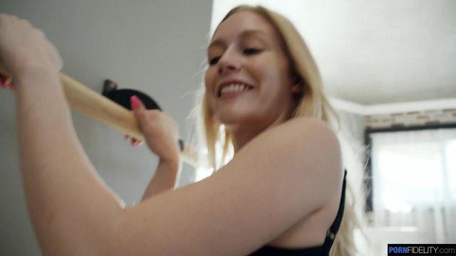 Превью Балерина занялась жарким сексом с любимым мужчиной на кровати № 35925