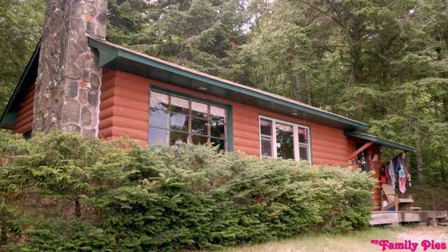 Превью Красотки пришли к парню в общагу, чтобы устроить секс втроем № 36067