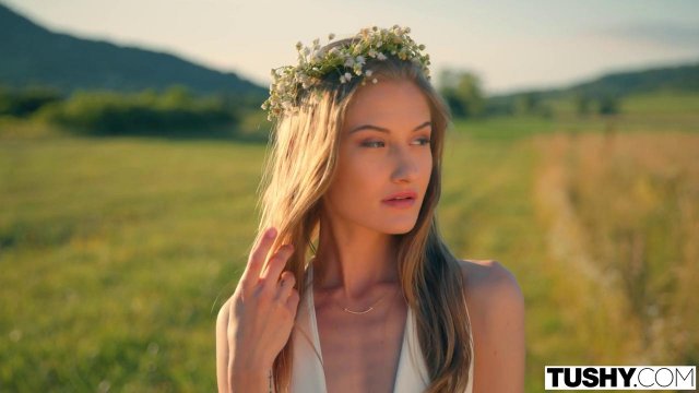 Превью Телка сосет и трахается с богатым парнем везде, где он захочет № 36093