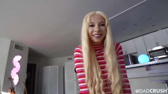 Превью Миниатюрная блондинка отлично справилась с большим и толстым членом № 36121