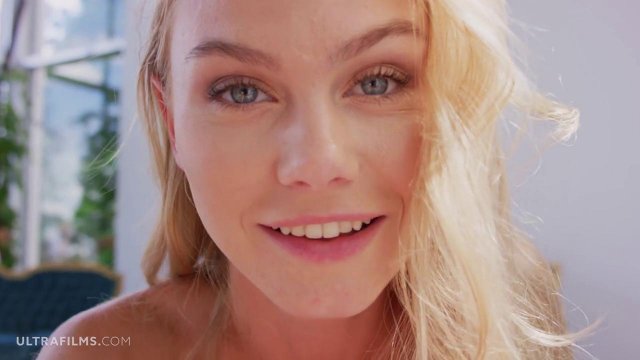 Превью Стройная блондинка очень любит сосать член своего бойфренда № 36124