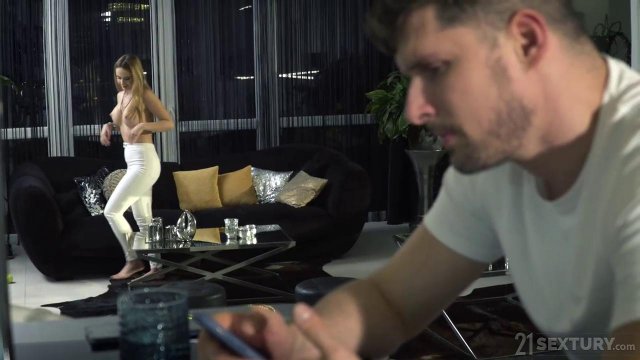 Превью Телка балует мужа фут-фетишем и красивым анальным сексом № 39248