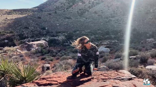 Превью Красивый секс пары в пустыне среди кактусов № 39250