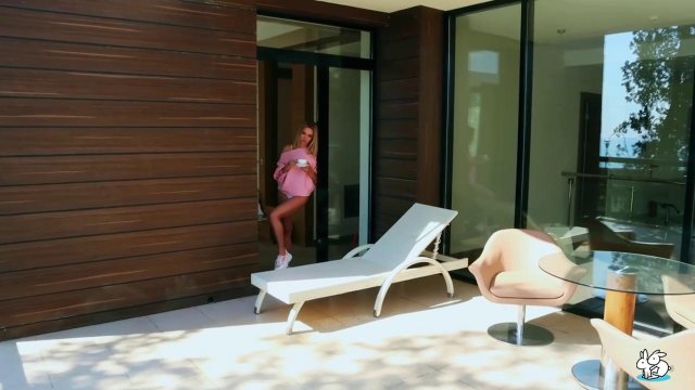 Превью Длинноногая спортсменка разминается на члене парня № 39298