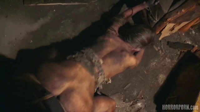 Превью Необычный секс грязной девки в заброшенном здании № 39317