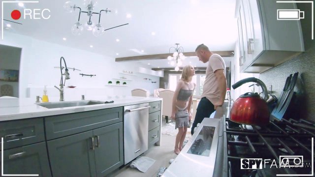 Превью Блондинка легла под лучшего друга после дрочки № 39329