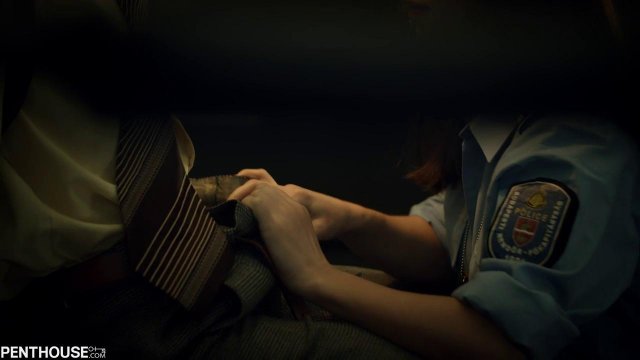 Превью Полицейский трахает задержанную красотку в кабинете № 39356