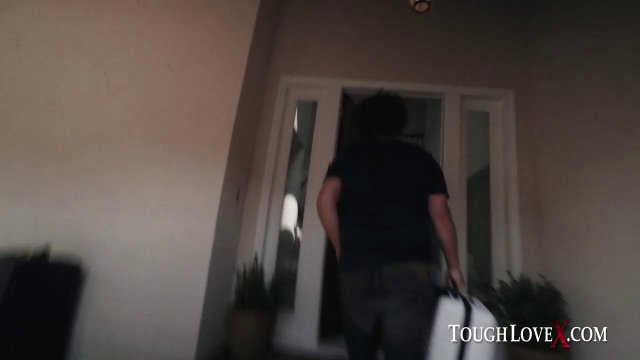 Превью Блондинка взяла попутчика и трахнула его № 39512