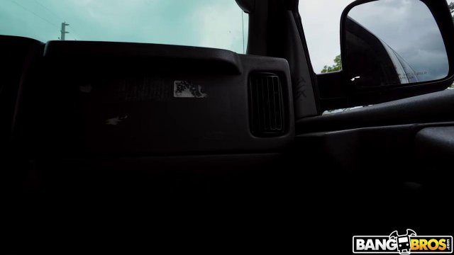 Превью Девка подсела в машину к первому встречному и натрахалась № 39571