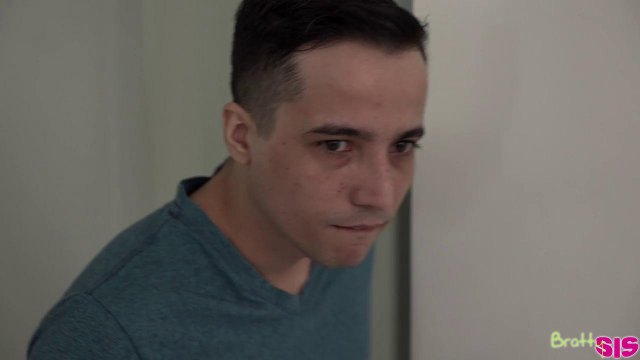 Превью Горячие подружки сняли с парня штаны и как следует его трахнули № 39606