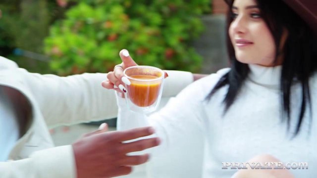 Превью Парень устроил секс втроем с брюнеткой и блондинкой № 39630