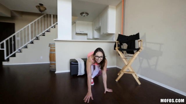 Превью Девка в очках наслаждается сексом № 39639