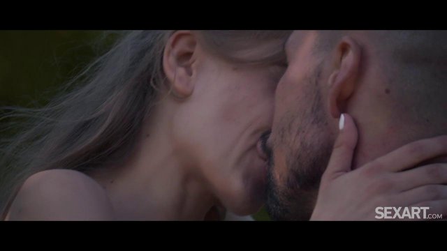 Превью Парень вылизал киску подруги и как следует трахнул ее № 39645