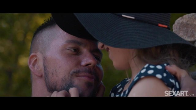 Превью Парень вылизал киску подруги и как следует трахнул ее № 39645