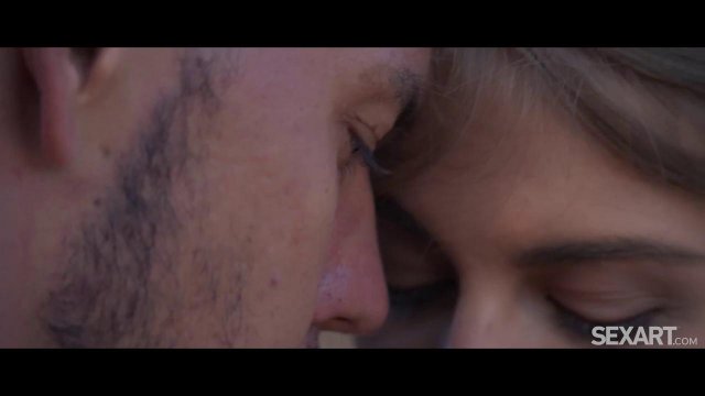 Парень вылизал киску подруги и как следует трахнул ее