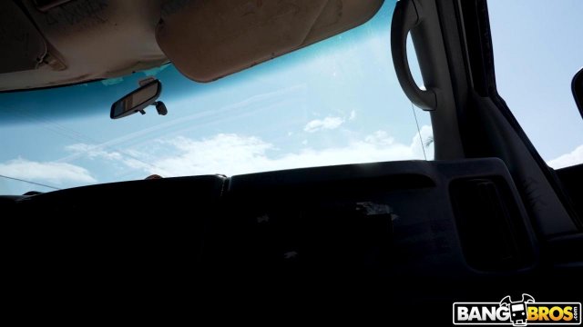 Превью Секс в машине с грудастой незнакомкой № 42330