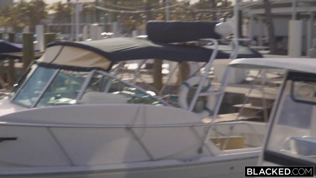 Превью Сучки изменяют с негром на пляже № 42352