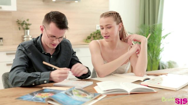 Превью Парень лижет студентке и трахает со стонами № 42358