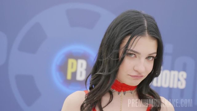 Она готова сглотнуть живительную сперму