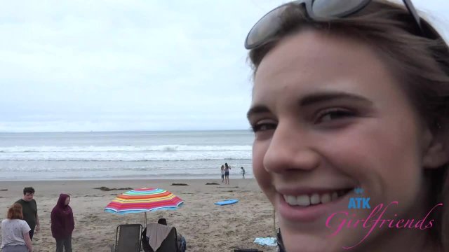 После прогулочки она готова к интимным играм